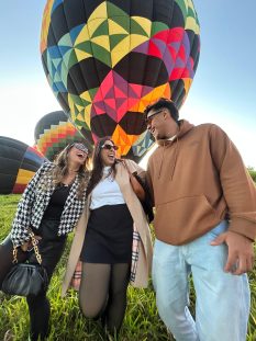 Balão VOAR com marca de empresa em ação publicitária